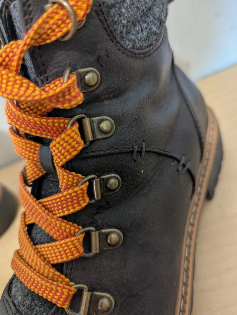 Women's Brown Winter Boots - Size 9 image indicator(4)