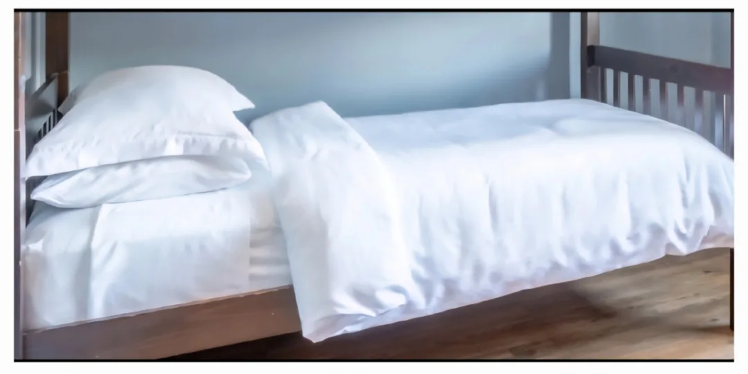 Twin white bedding- sheets, pillowcases & duvet cover. 🥕 thumbnail
