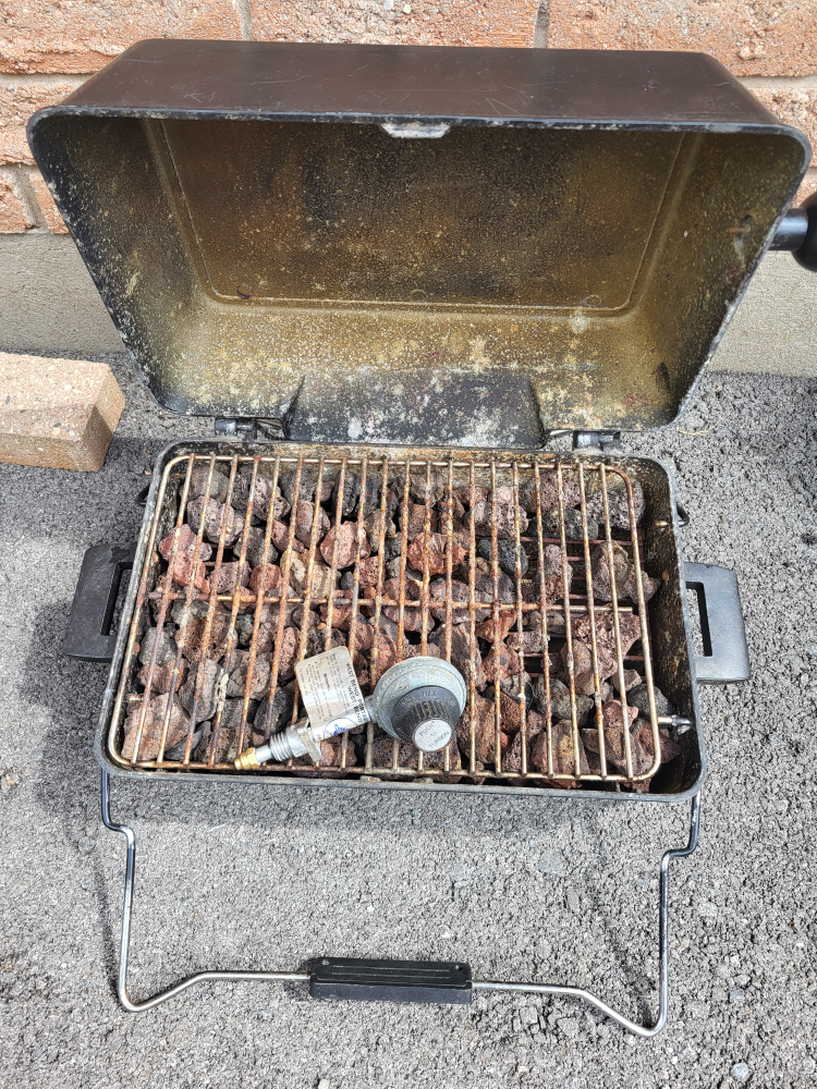 Portable Gas Grill with Ceramic Briquettes - photo 3