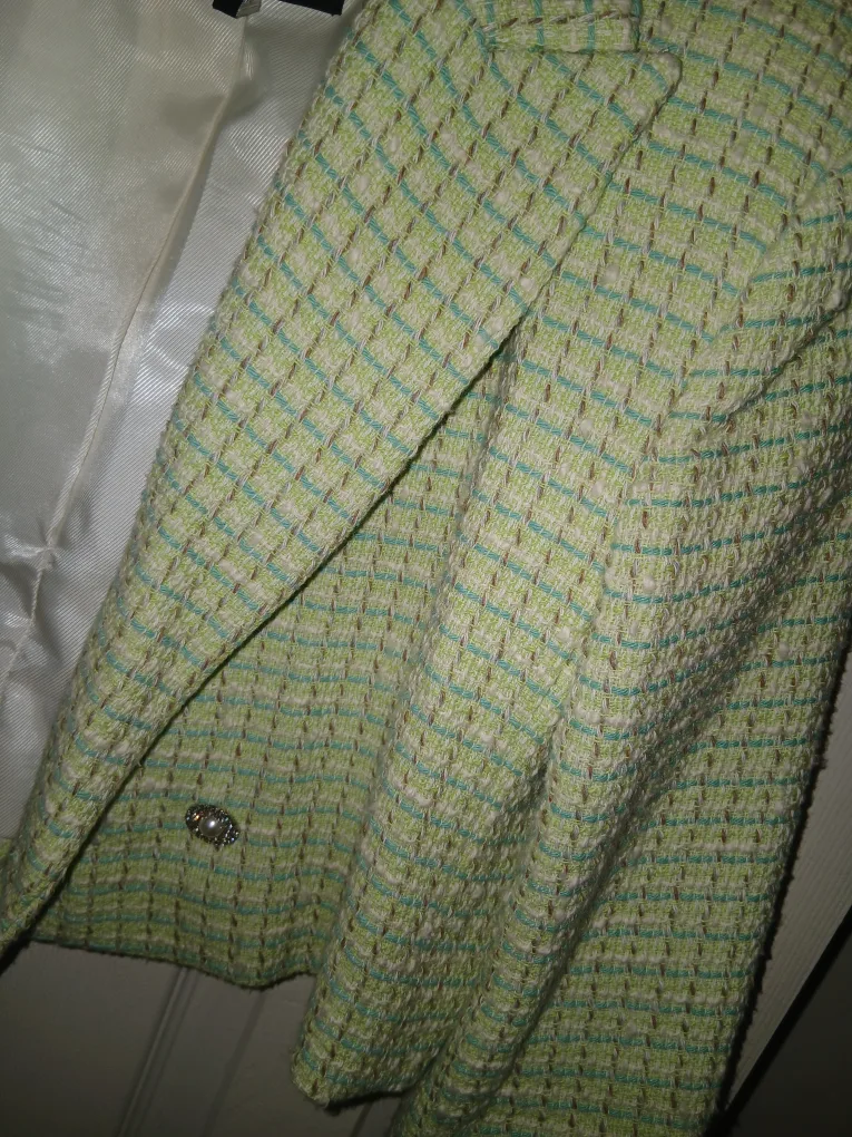 Zara Cropped Tweed Blazer - Size M image indicator(4)