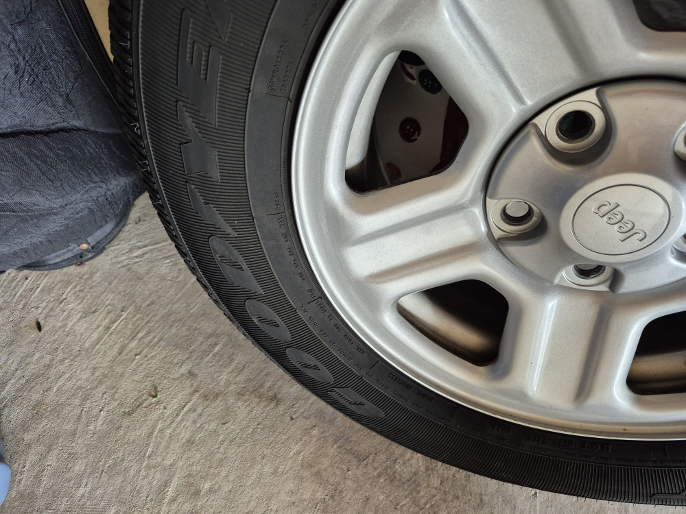 Jeep Wrangler Tire 225/75R16 - photo 4