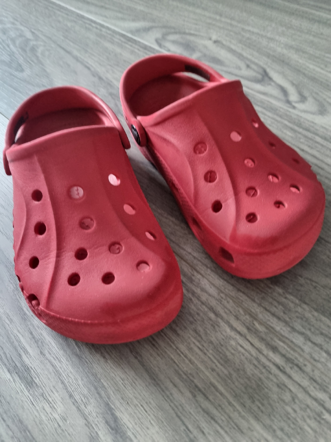 Crocs Classic Clogs - Size J1 - red