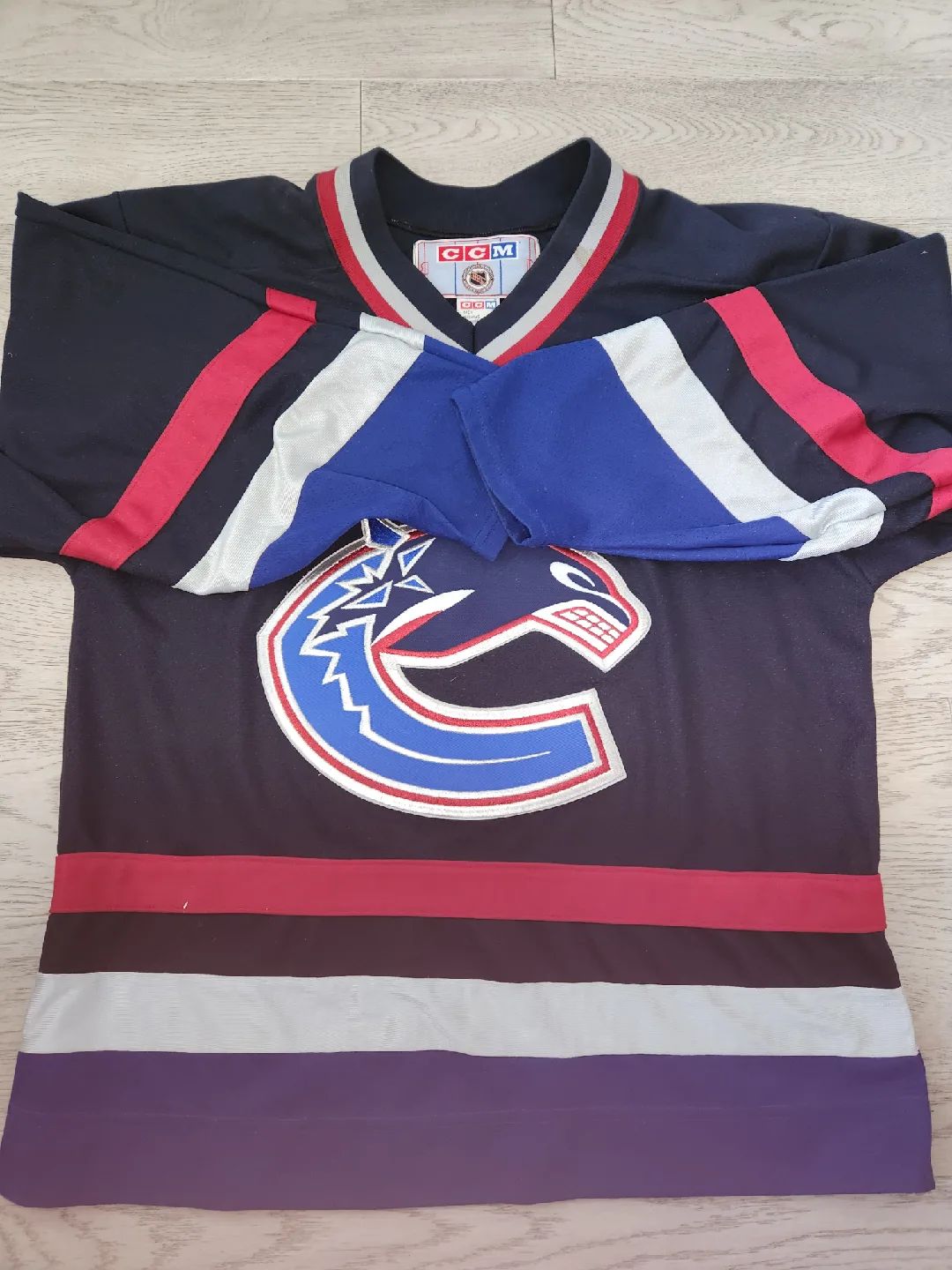 CCM Vancouver Canucks Hockey Jersey image indicator(3)