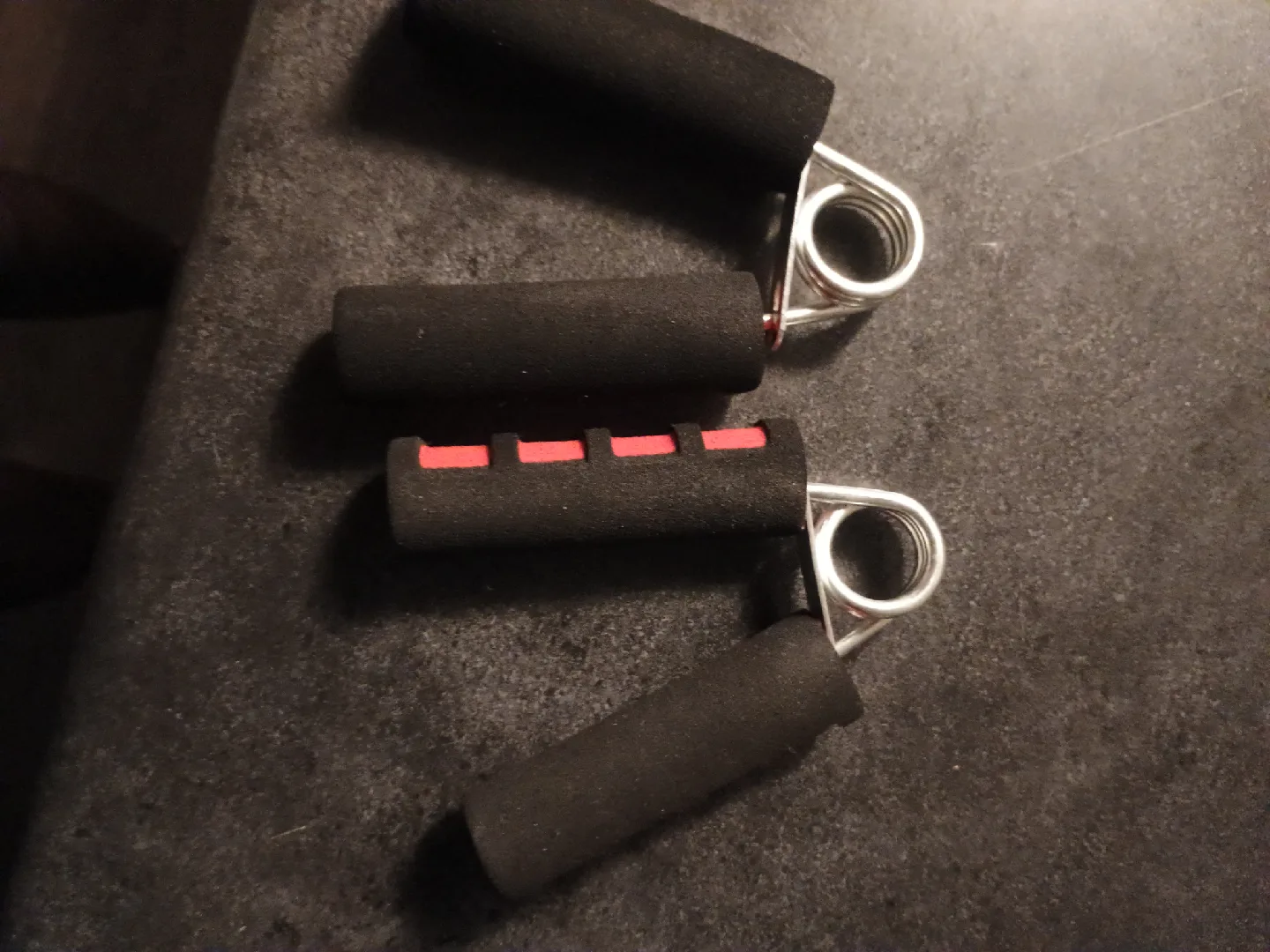 Hand Grip Strengthener image indicator(2)