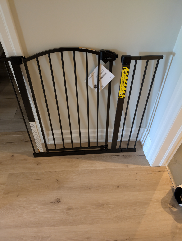 Regalo Arched Decor Safety Gate - Bronze