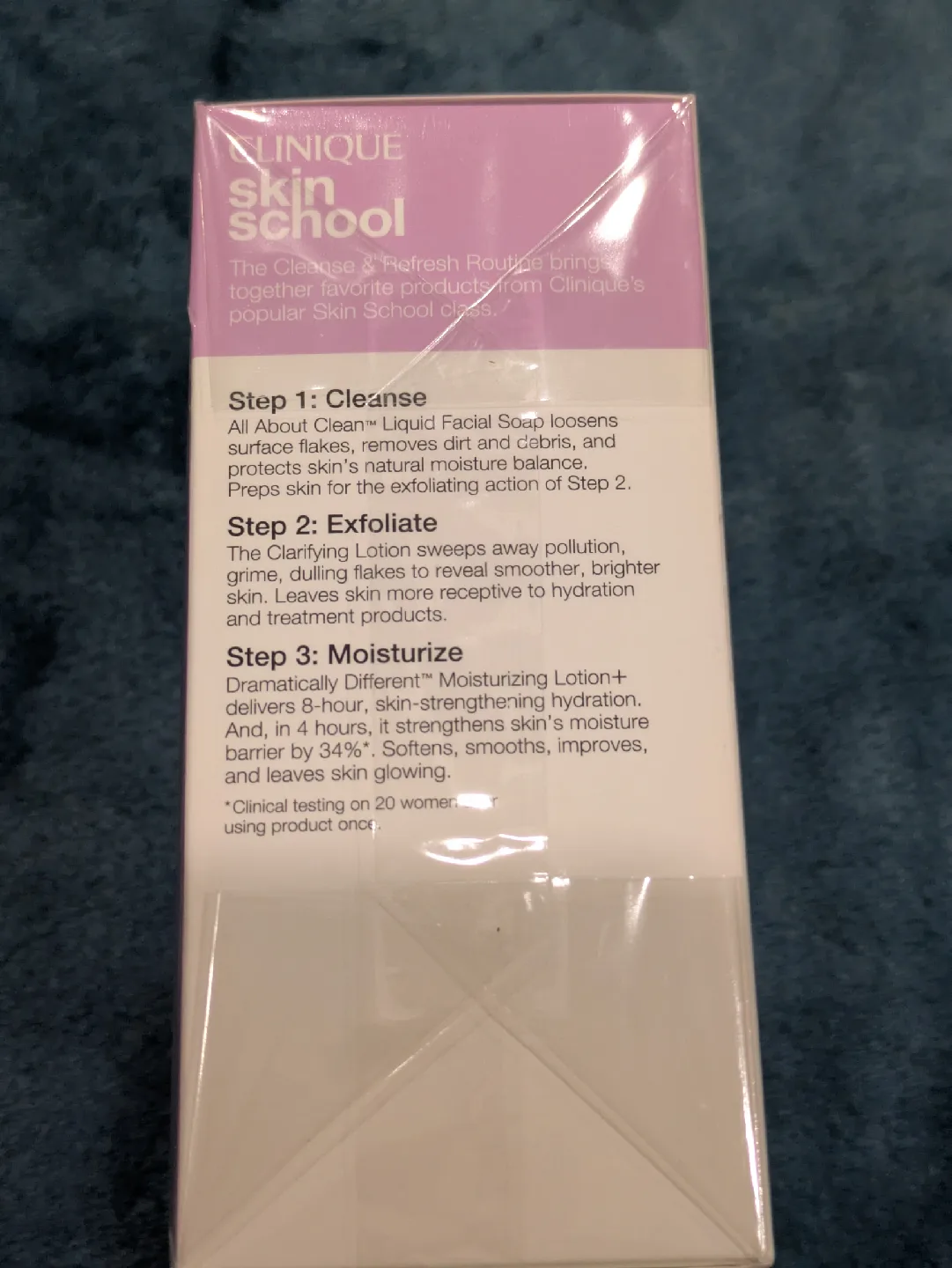 Clinique Skin School Set - Cleanse & Refresh Routine image indicator(2)