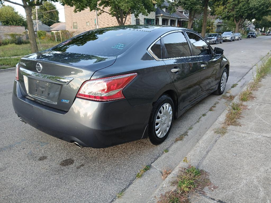 Nissan Altima - Gray Sedan 2013 - photo 2