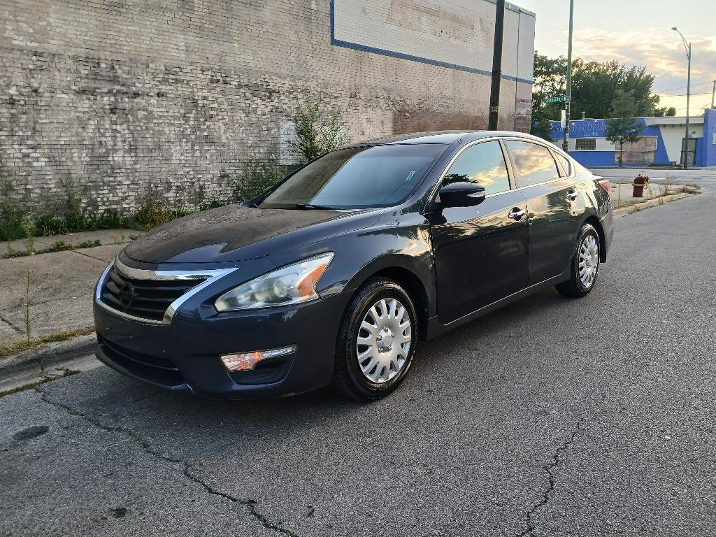 Nissan Altima - Gray Sedan 2013 - photo 3