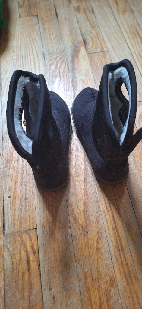 2 pairs BOGS Toddler Waterproof Winter Boots - Size 6 and 8 - photo 3