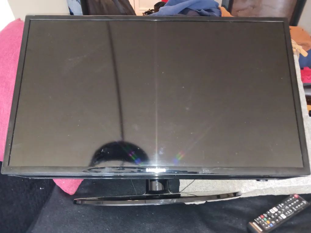 Samsung TV Smart tv  27" thumbnail