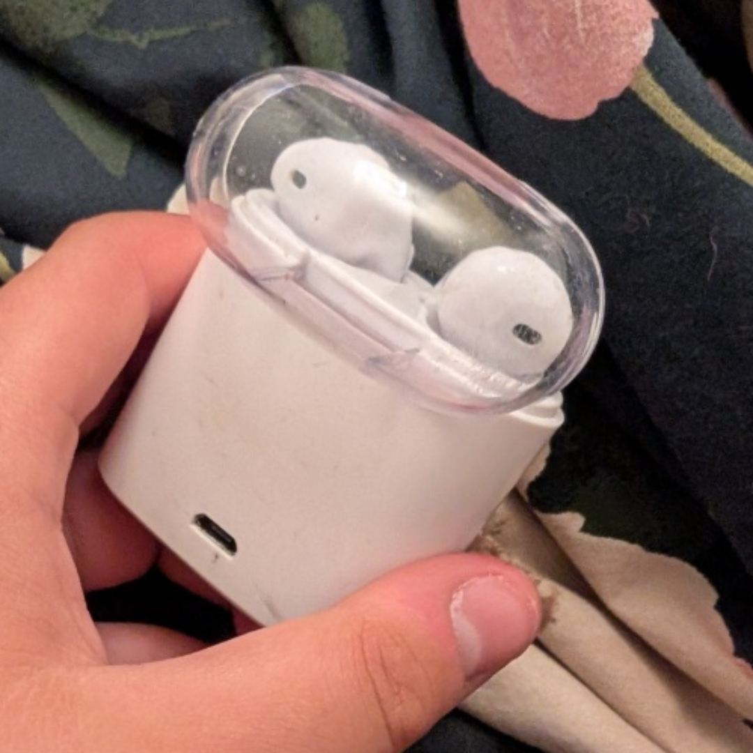 White Wireless Earbuds - photo 3