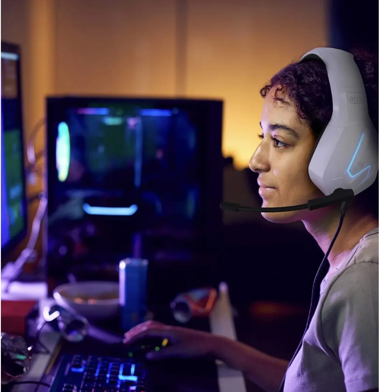 OZLY White Gaming Headset w/ Noise Cancelling Audio image indicator(4)