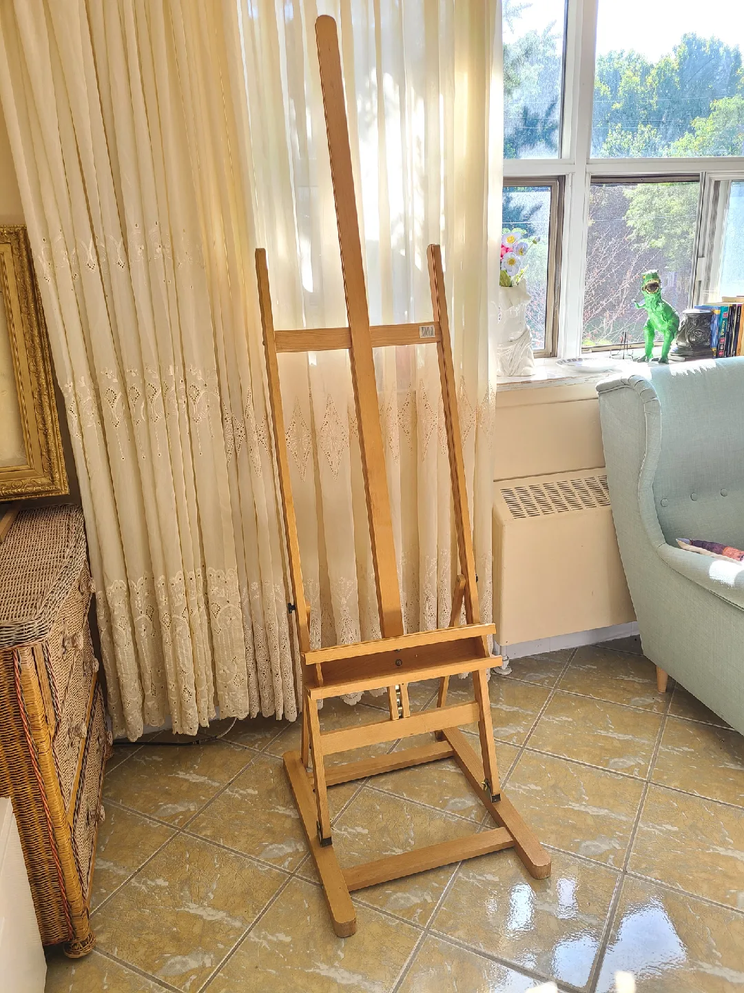 Wooden Floor Painting Easel thumbnail