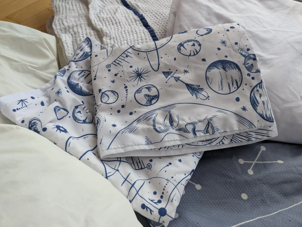 Bedding lot - twin comforter, 2 duvets, pillowcases etc. image indicator(3)