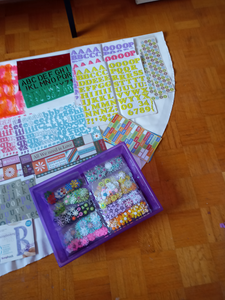 huge lot of scrapbook supplies. - photo 3