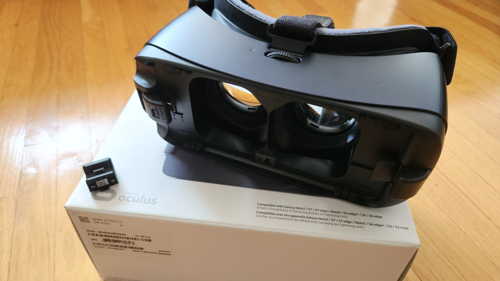 Samsung Gear VR Oculus - Like New! - photo 2