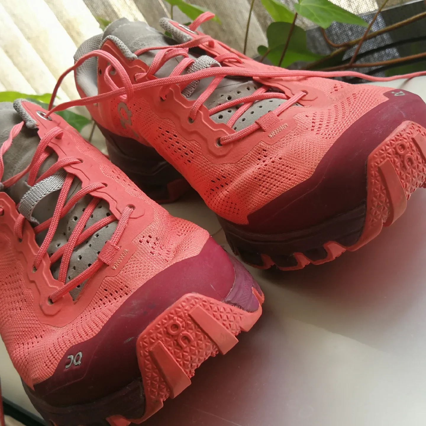 On Women's Running Shoes - Size US 8.5 image indicator(3)