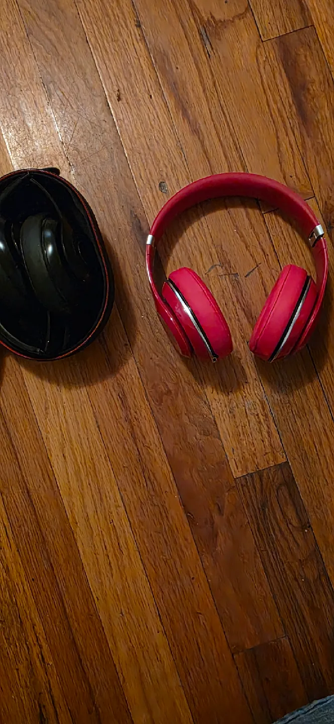 Beats Solo 3 Wireless Headphones (Parts/Repair) thumbnail