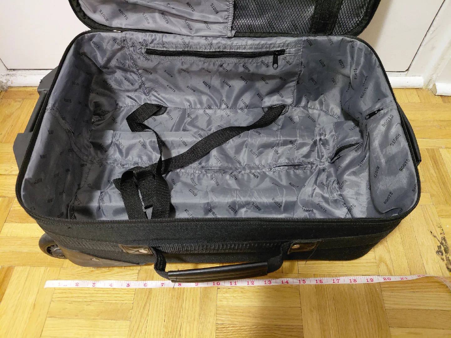 Roots Black Rolling Carry-On Suitcase 🥕 image indicator(2)