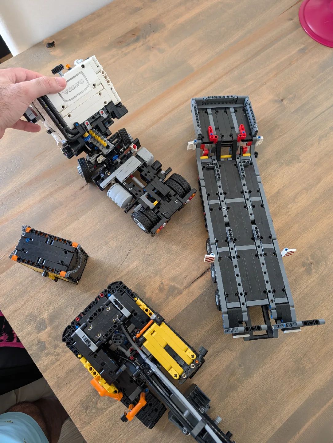 LEGO Technic Volvo FMX Truck & EC230 Excavator 42175 image indicator(3)