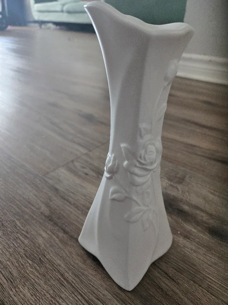 White Ceramic candle holder with Rose Design🥕 thumbnail