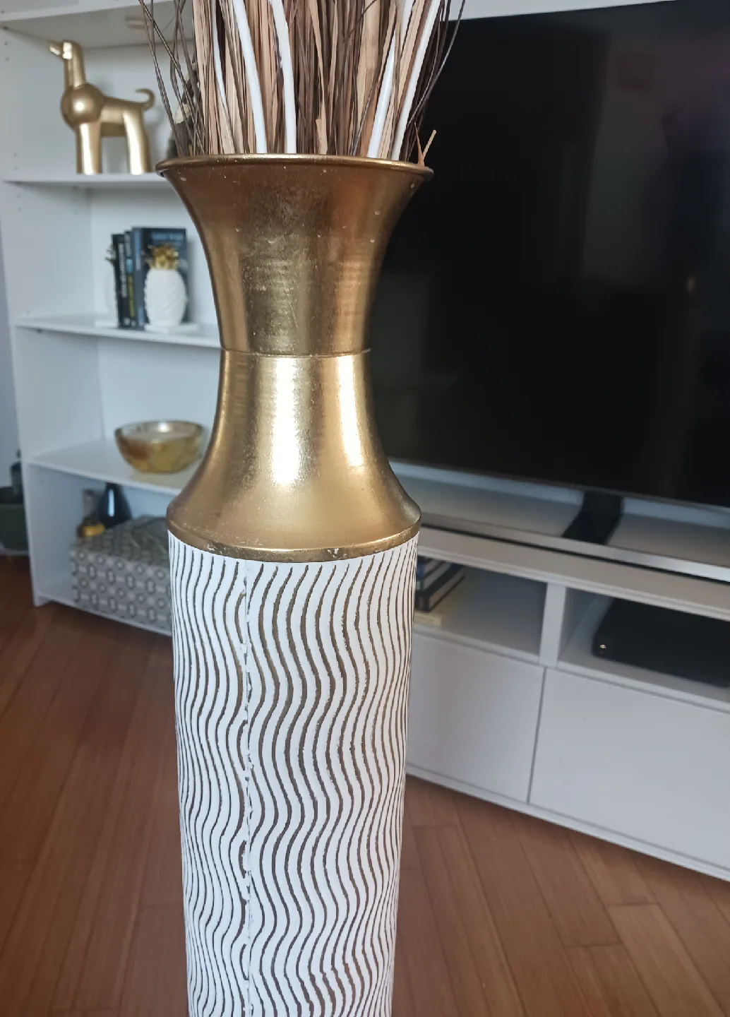 🌿 Decorative Gold White Modern Vase with Dried Grasses image indicator(5)