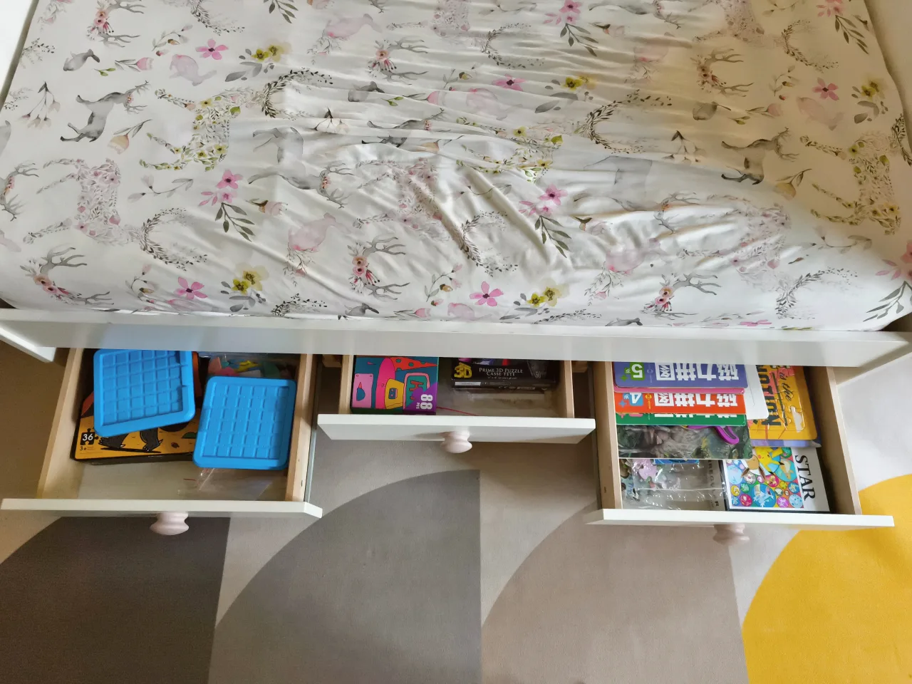 White Baby Crib with Storage Drawers image indicator(5)