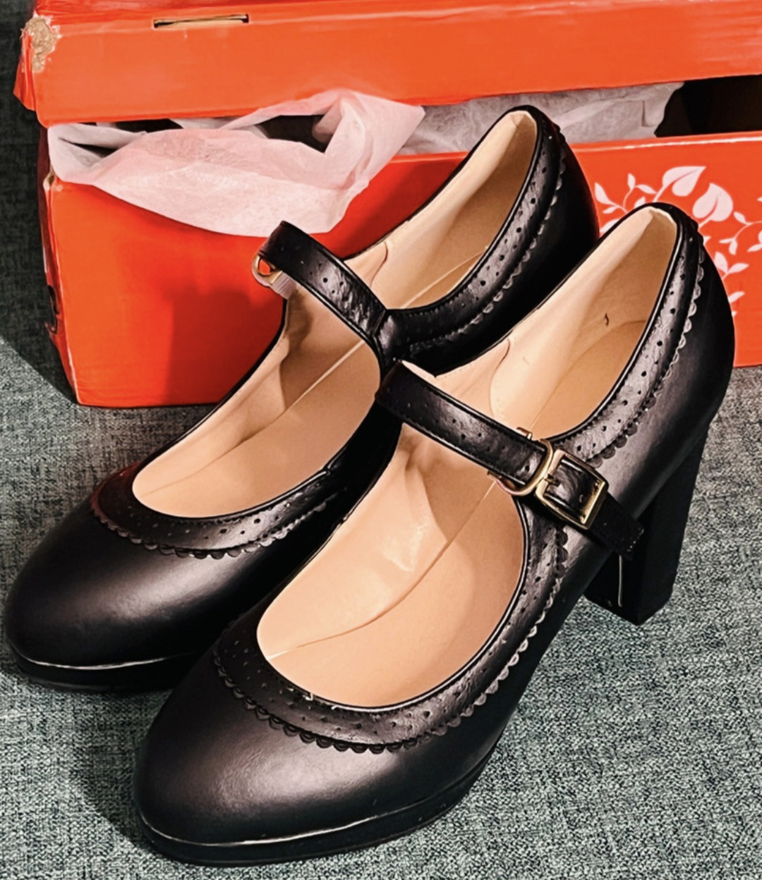 Woman’s Heels-Size 8.5 - photo 2