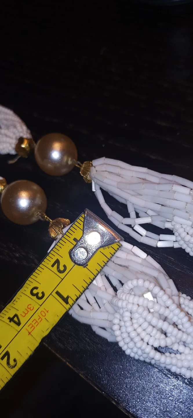 White Beaded Necklace with Pearl Accents image indicator(6)