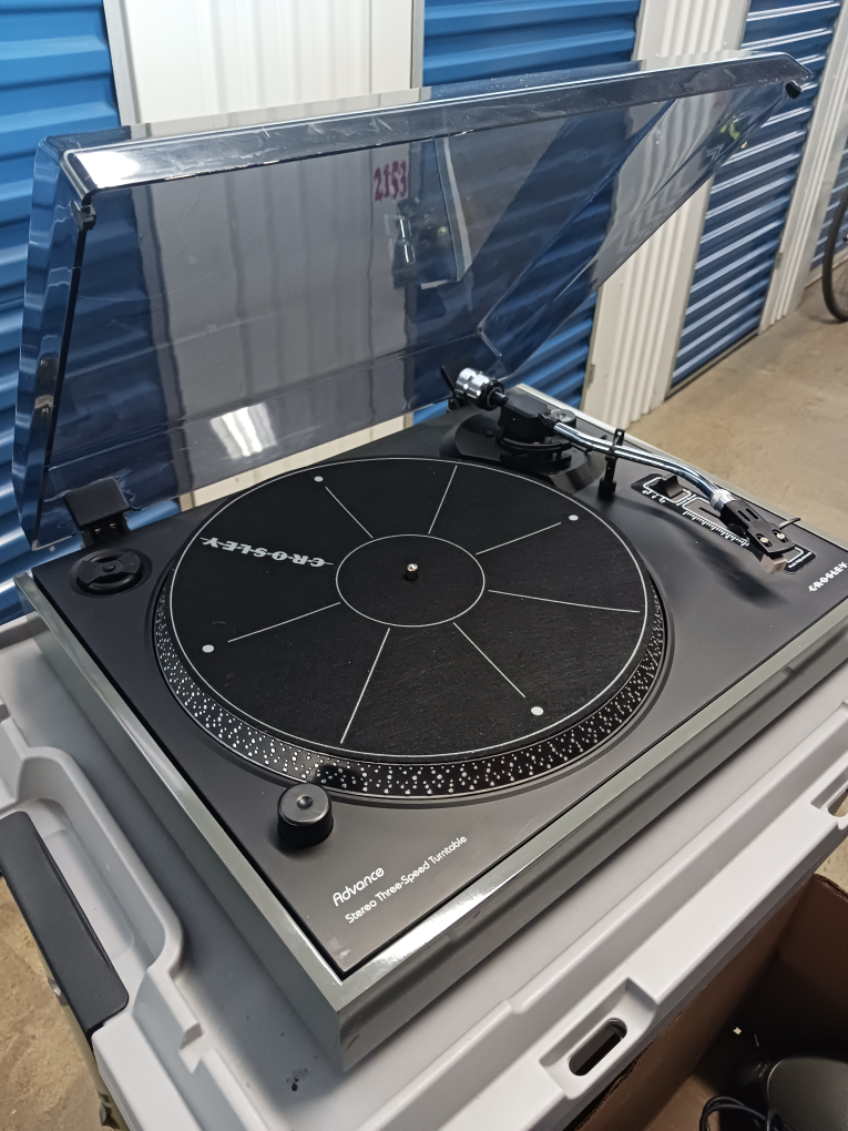 Crosley Advance Stereo Three-Speed Turntable - photo 3