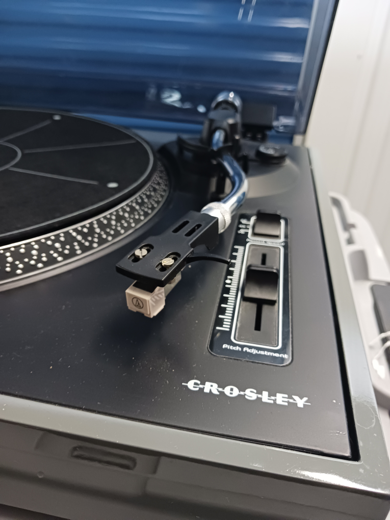 Crosley Advance Stereo Three-Speed Turntable - photo 4