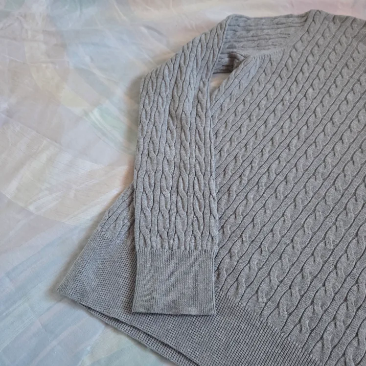 UNIQLO Grey Cable Knit Sweater (Cotton+Cashmere!) image indicator(2)