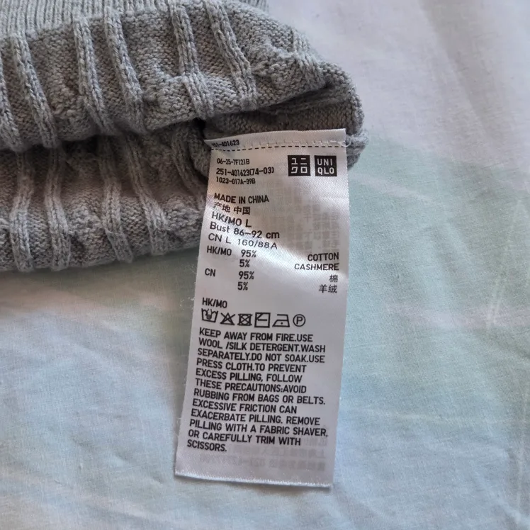 UNIQLO Grey Cable Knit Sweater (Cotton+Cashmere!) image indicator(4)