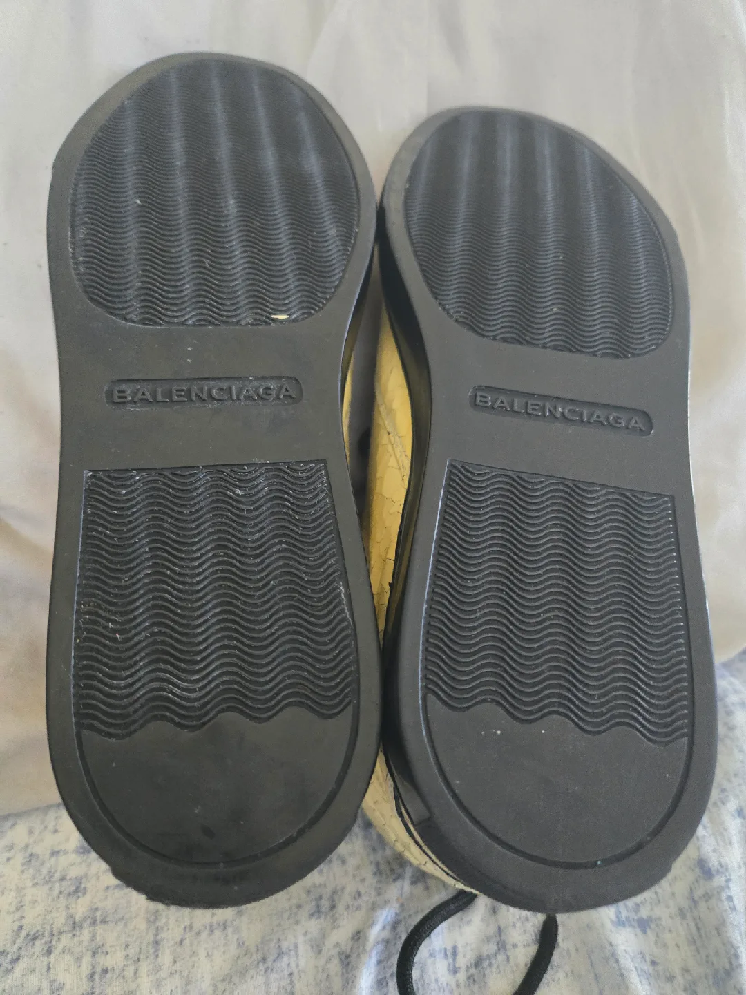 Balenciaga High Top Sneakers - Size 39 image indicator(3)