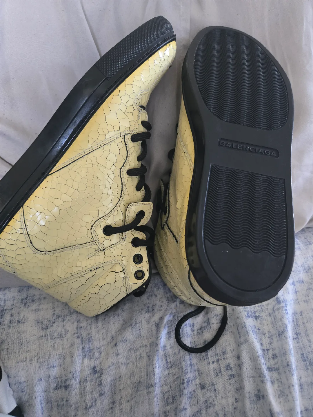 Balenciaga High Top Sneakers - Size 39 image indicator(4)