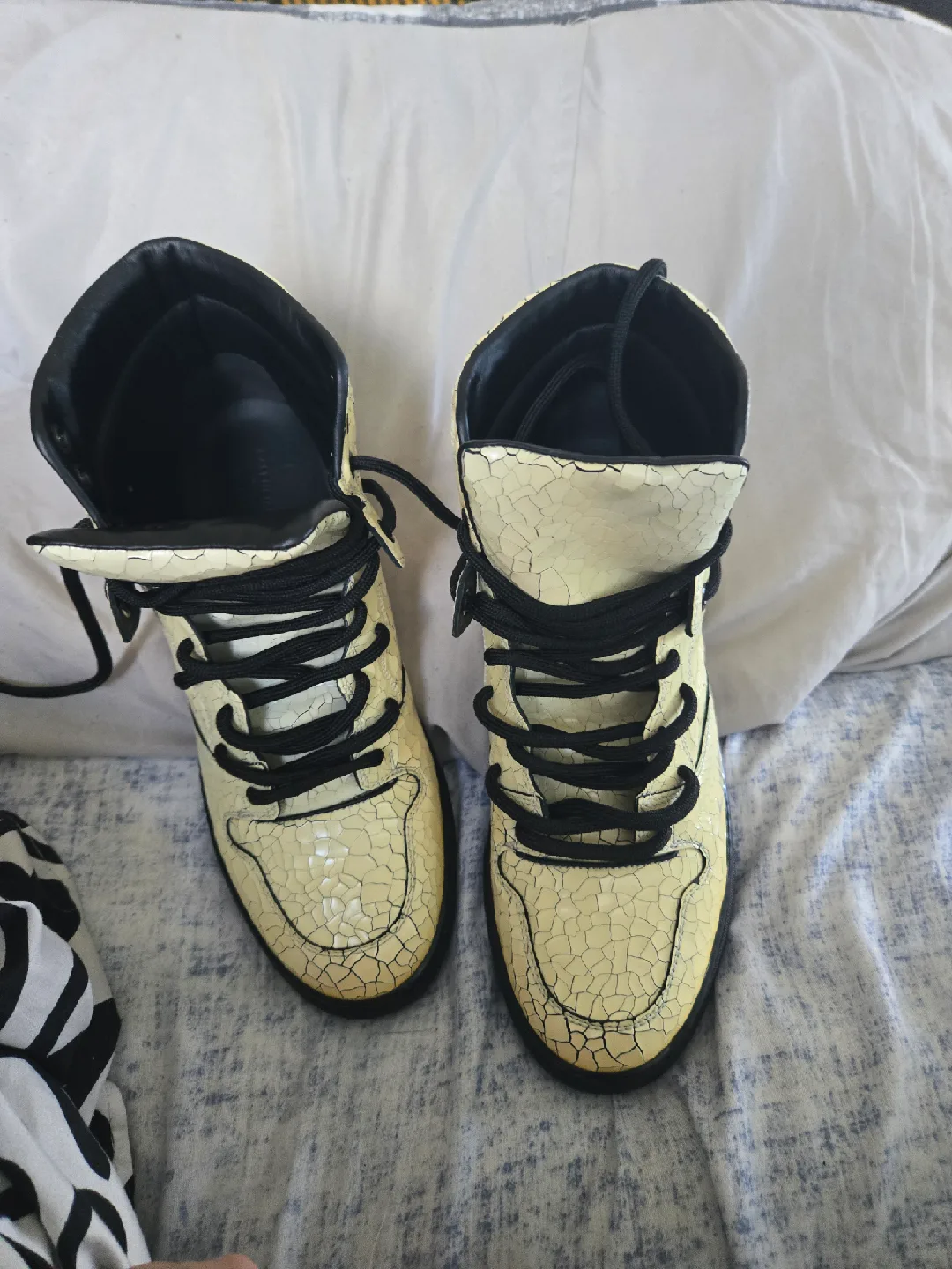 Balenciaga High Top Sneakers - Size 39 image indicator(7)