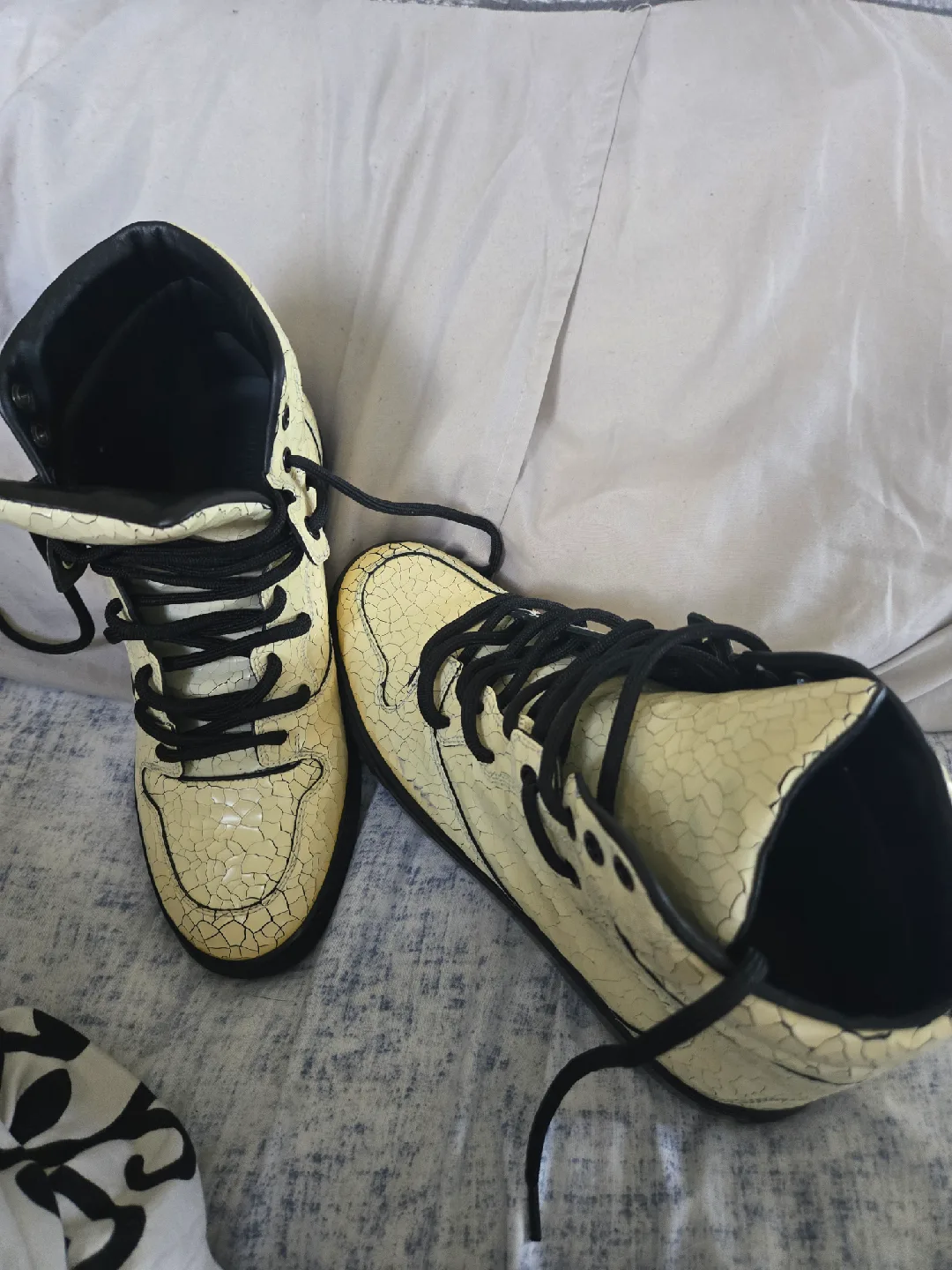 Balenciaga High Top Sneakers - Size 39 image indicator(8)