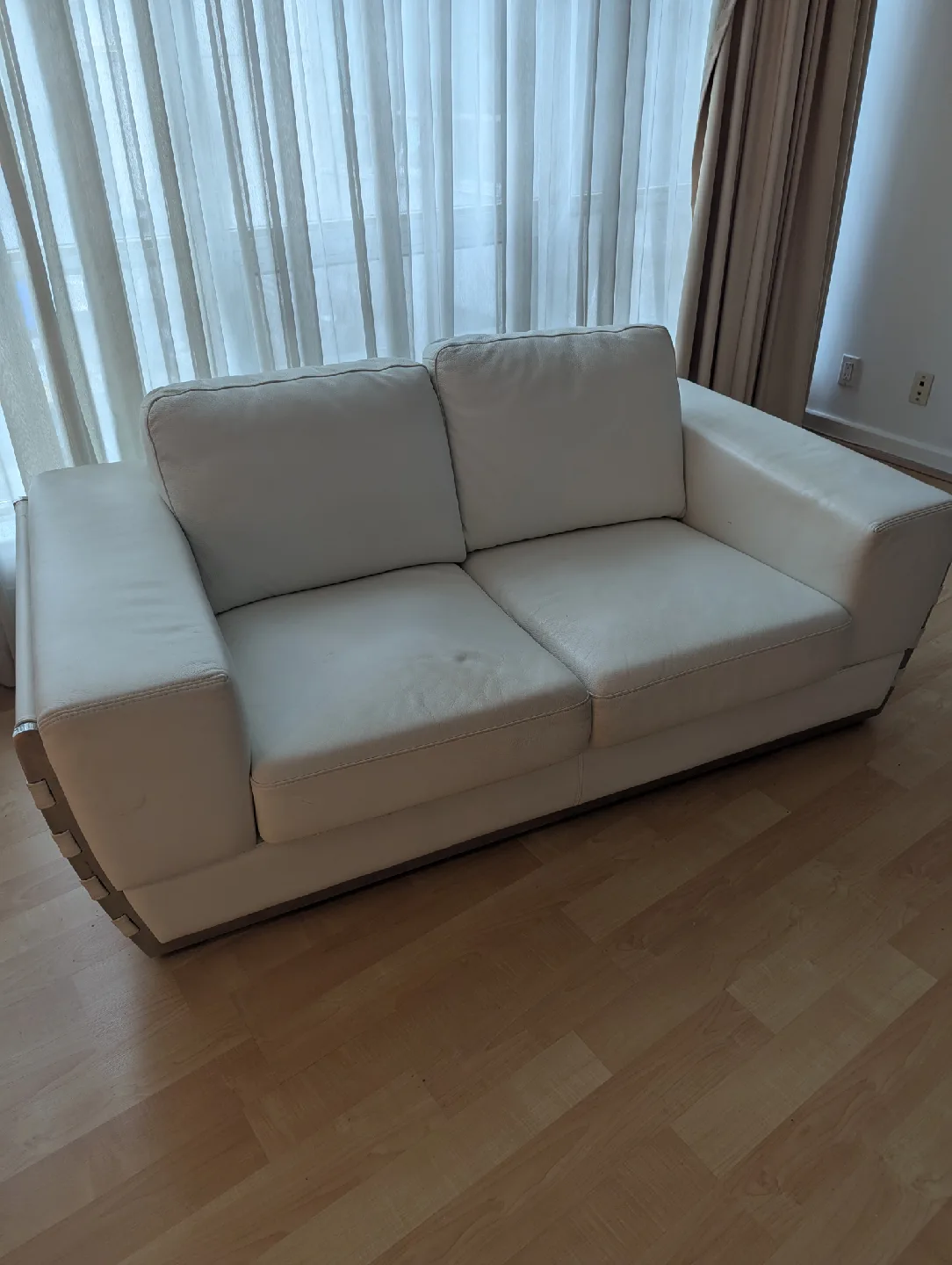 White Soft Leather Loveseat Sofa image indicator(2)