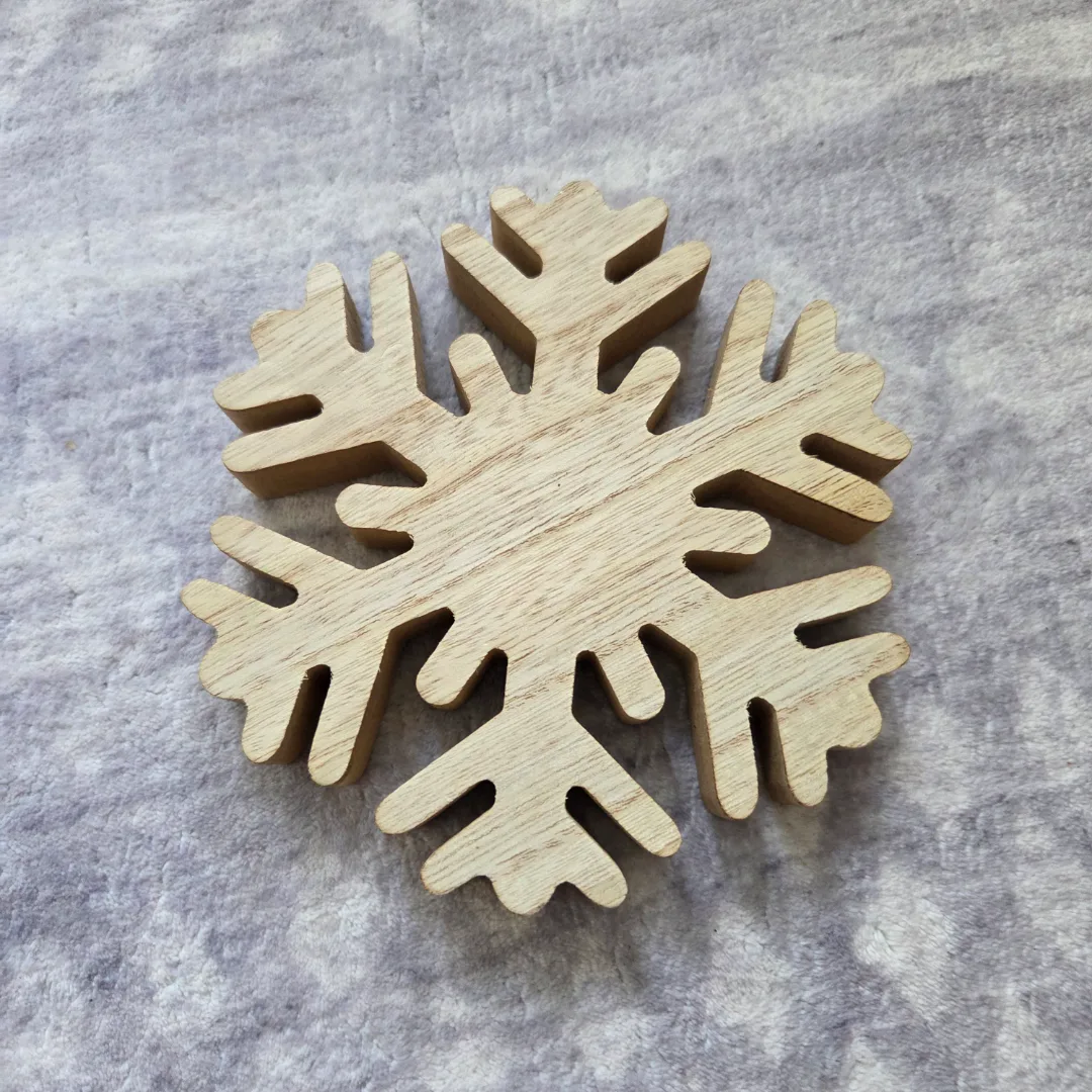 Wooden Snowflake Decoration thumbnail
