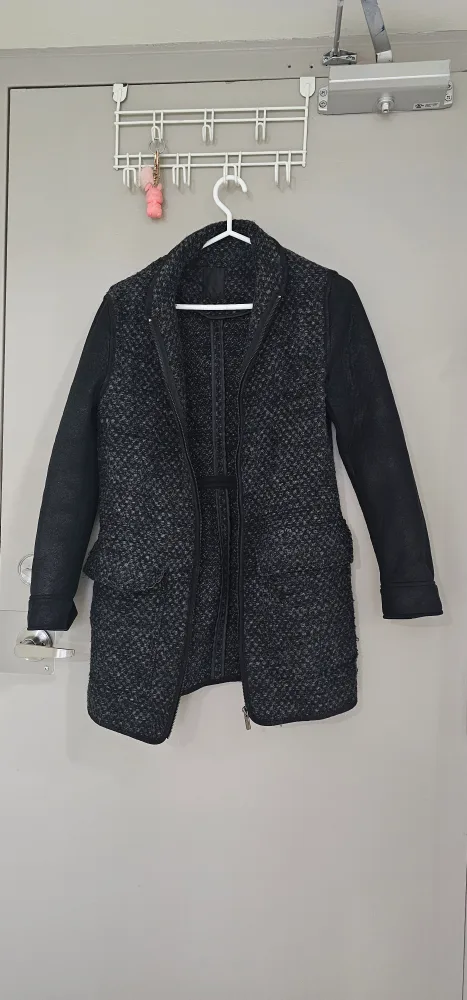 Seconds Jacket with Size S image indicator(2)