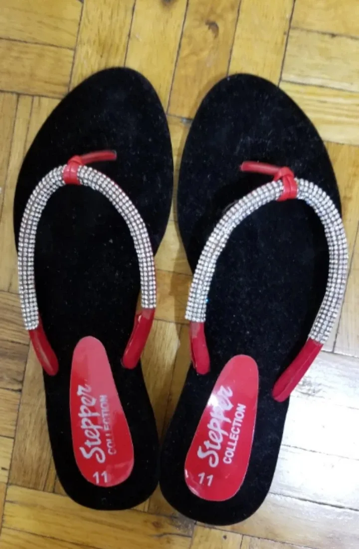 Stepper Collection Black Flip Flops - Size 11