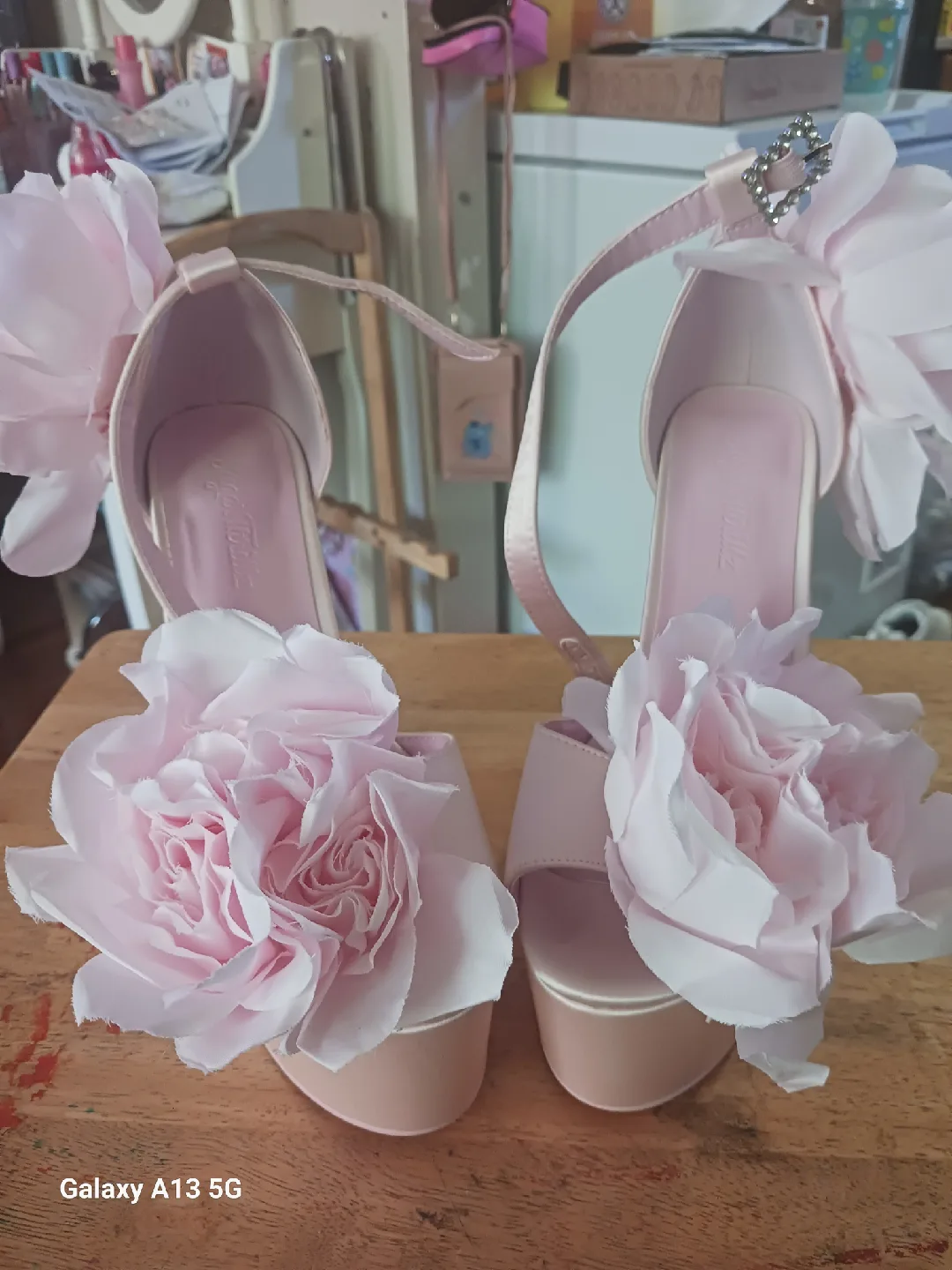 Yumia Bella Pink Floral Platform Heels image indicator(2)