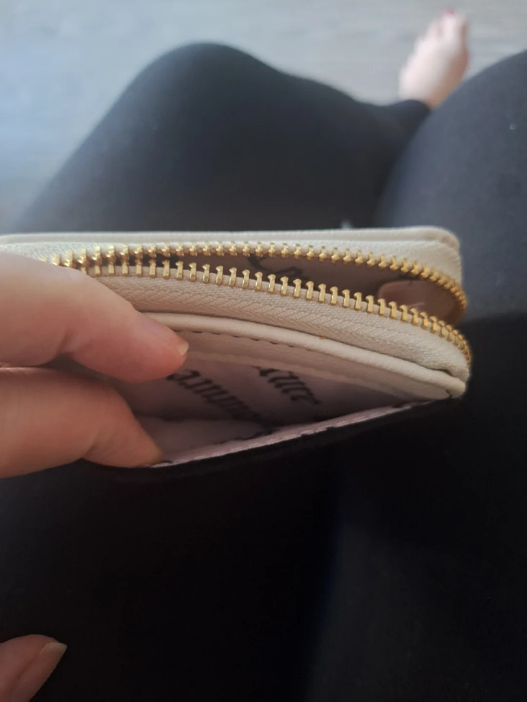 BNWT Juicy Couture Square Zip Card Case Wallet image indicator(5)