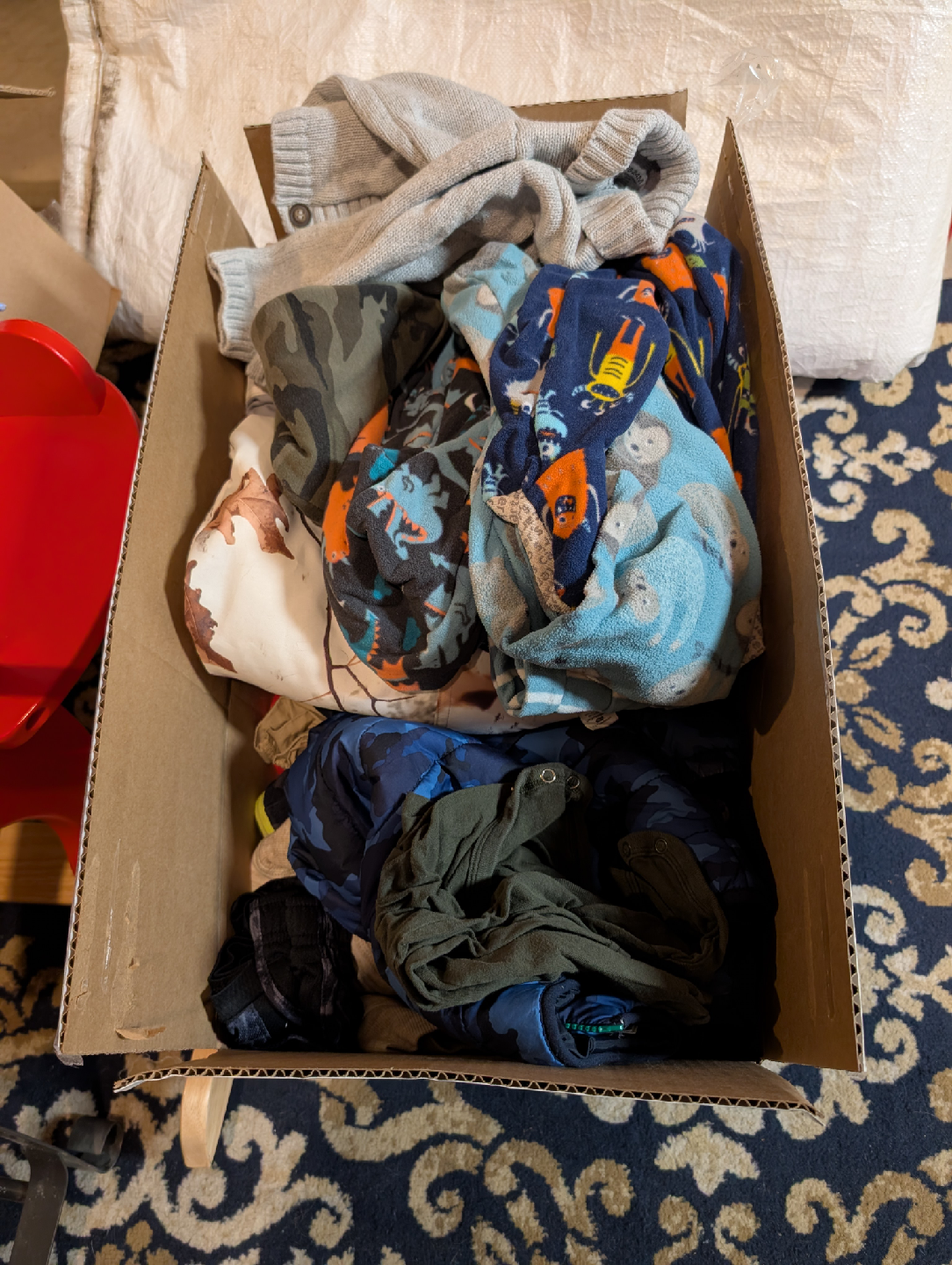 Box of assorted kids clothing 12m-4t