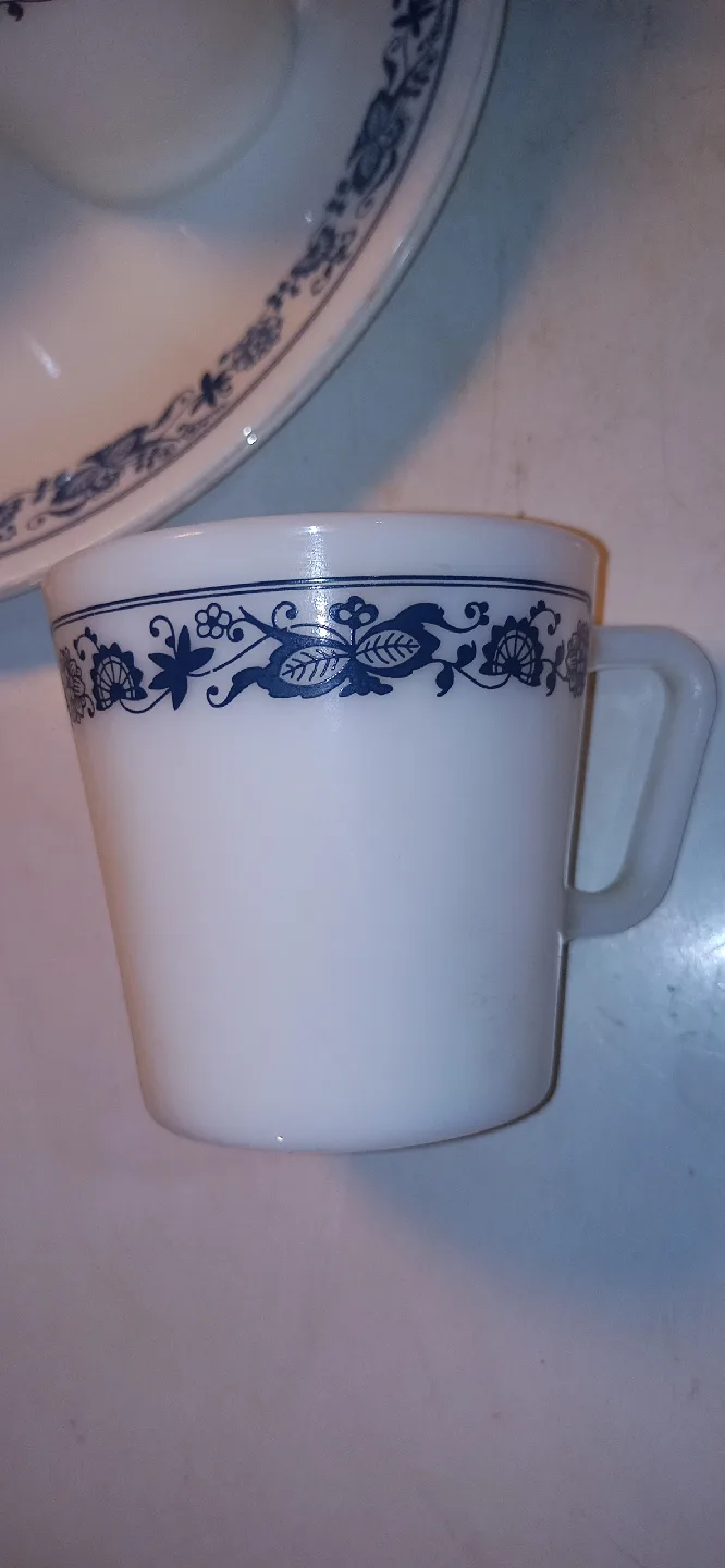 Vintage Pyrex Blue Cornflower Mugs and Plate Set image indicator(2)