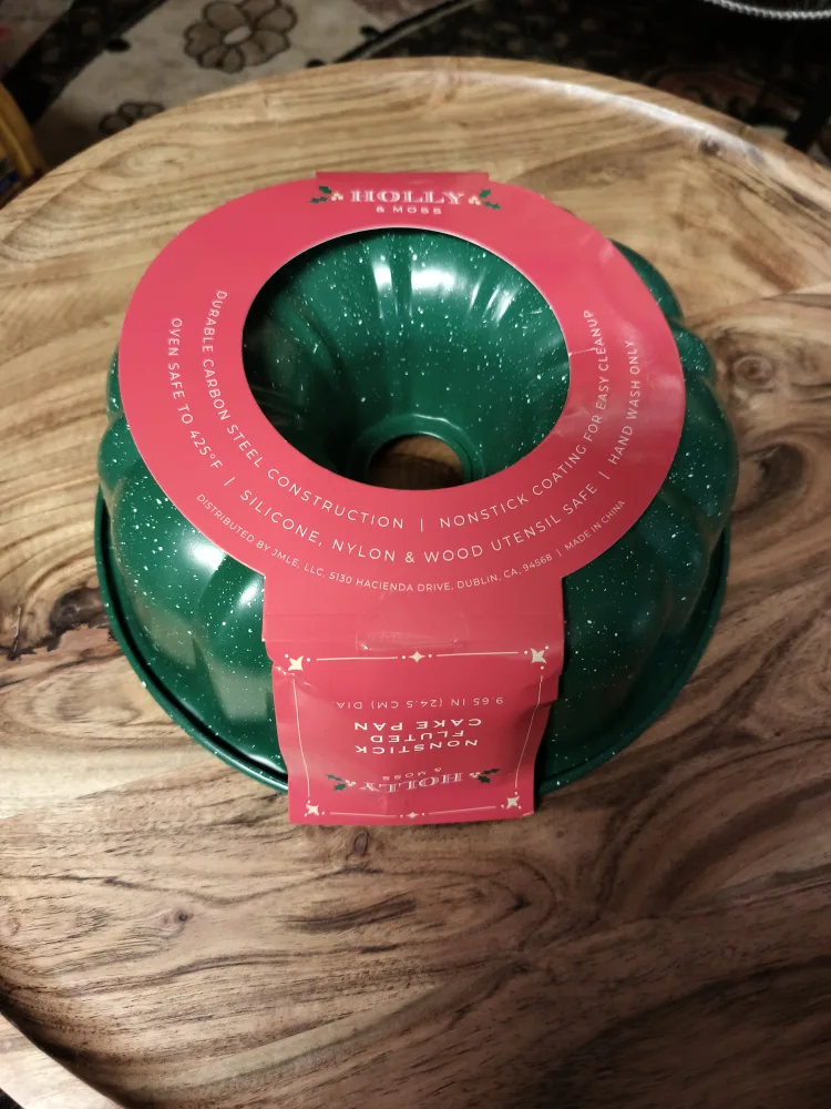 Holly & Moss Nonstick Fluted Cake Pan