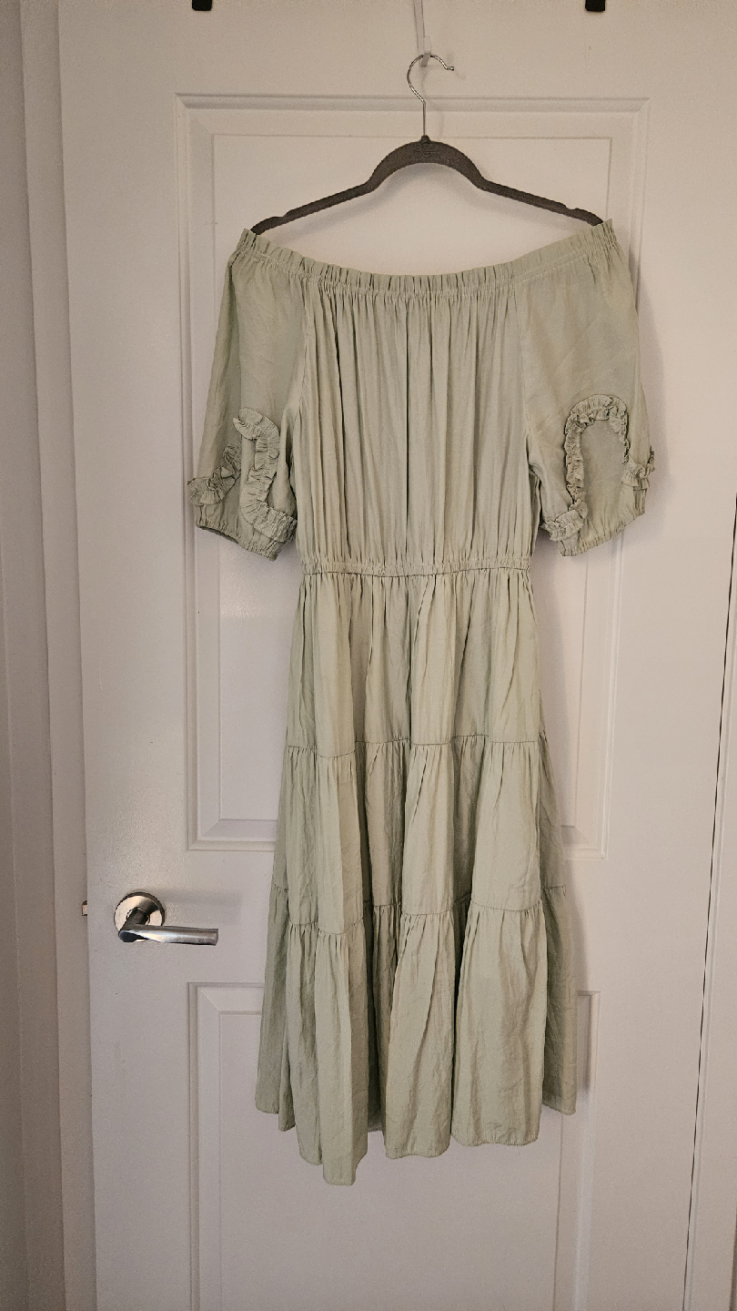Off-the-shoulder Tiered Dress - Sage Green. Size Medium - photo 5
