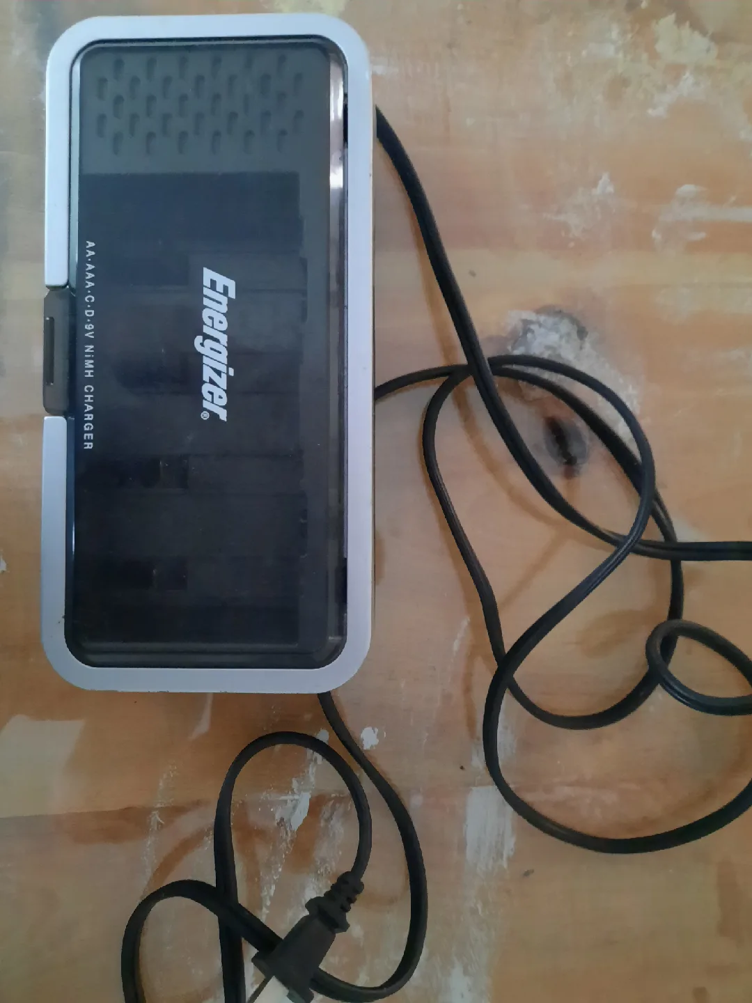 Energizer Battery Charger for AA/AAA/C/D/9V thumbnail