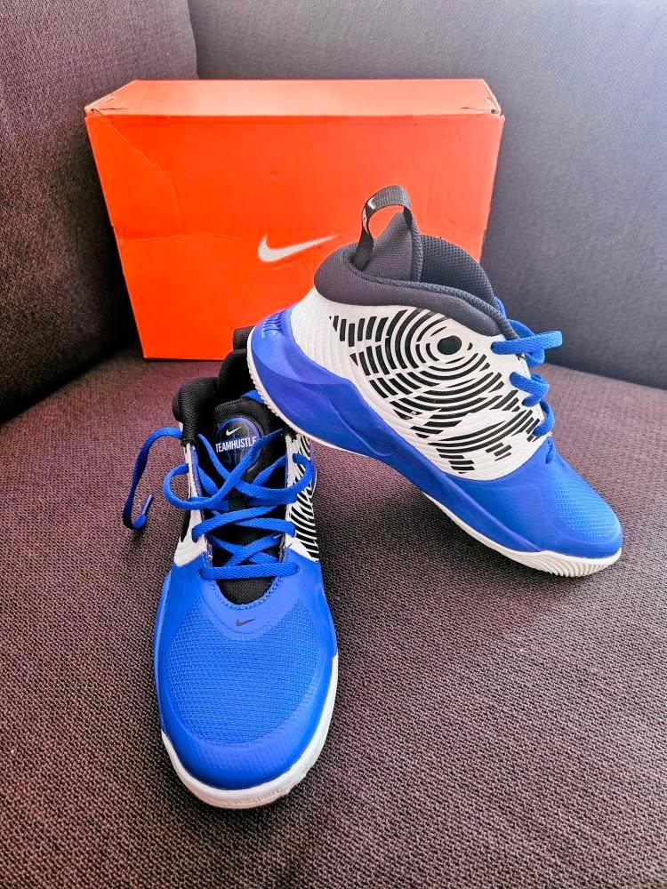 Nike Team Hustle D 10 Kids Basketball Shoes - Blue