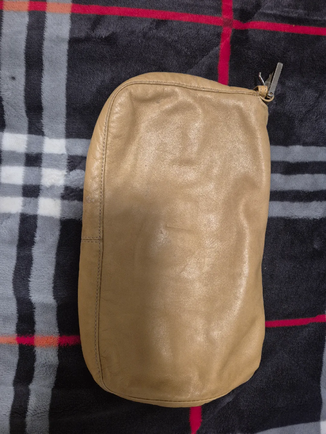 Fendi Leather Clutch image indicator(2)